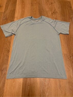 Lululemon Metal Vent Tech Shirt Men’s L Light Blue Athletic Running Workout